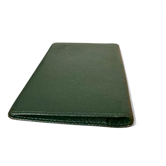 Authentic LOUIS VUITTON  Taiga Passport Cover Green LuxuryCore Quiet Luxury - Picture 5 of 7